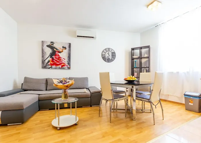 Vale Apartment With Balcony