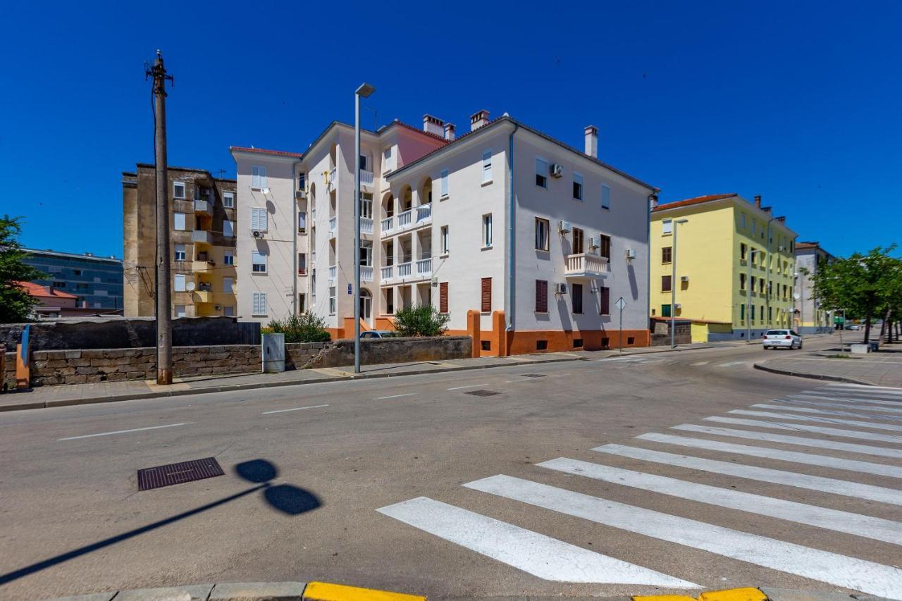 Apartment Vale With Balcony *